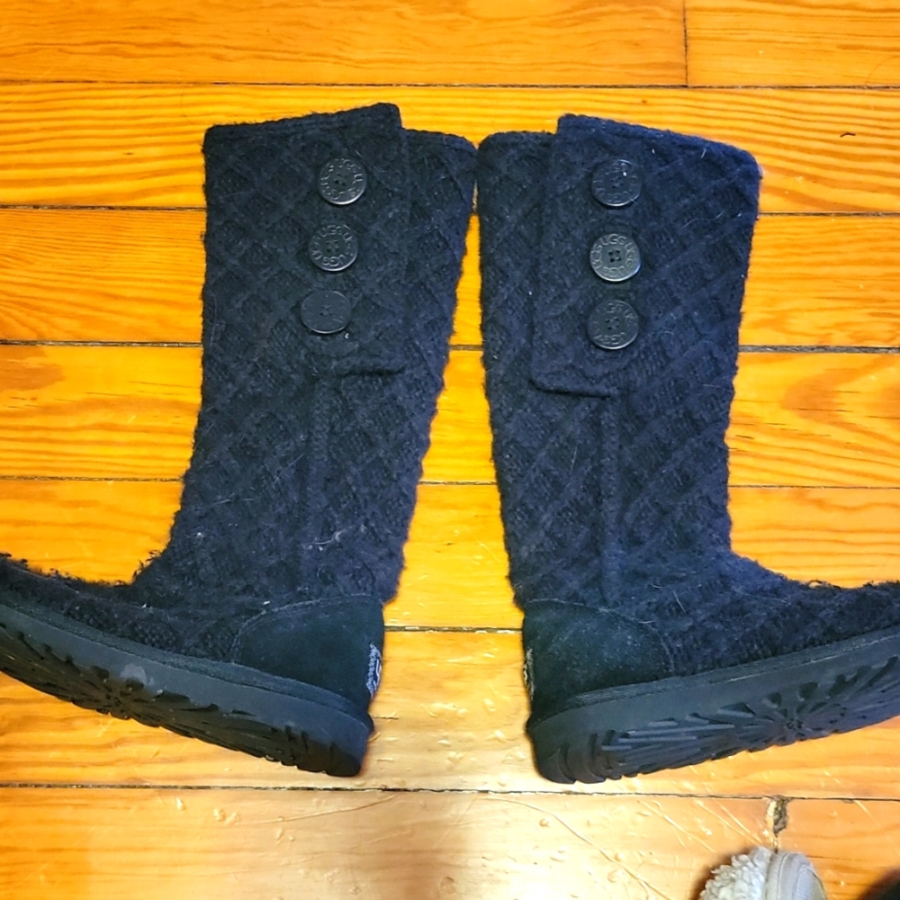 UGG size 5 black knit high boot